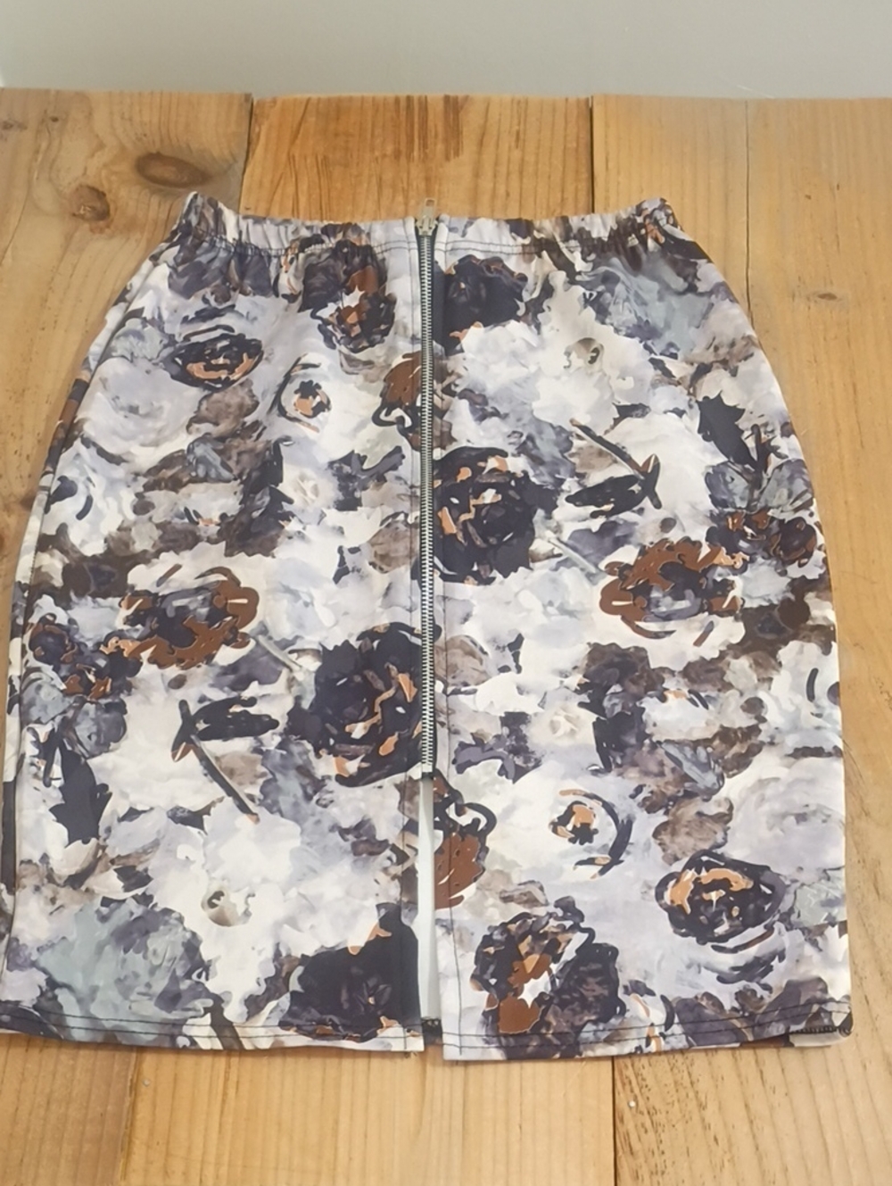 Boohoo 24/7 Elastic Waist Floral Skirt Exposed Front Zip